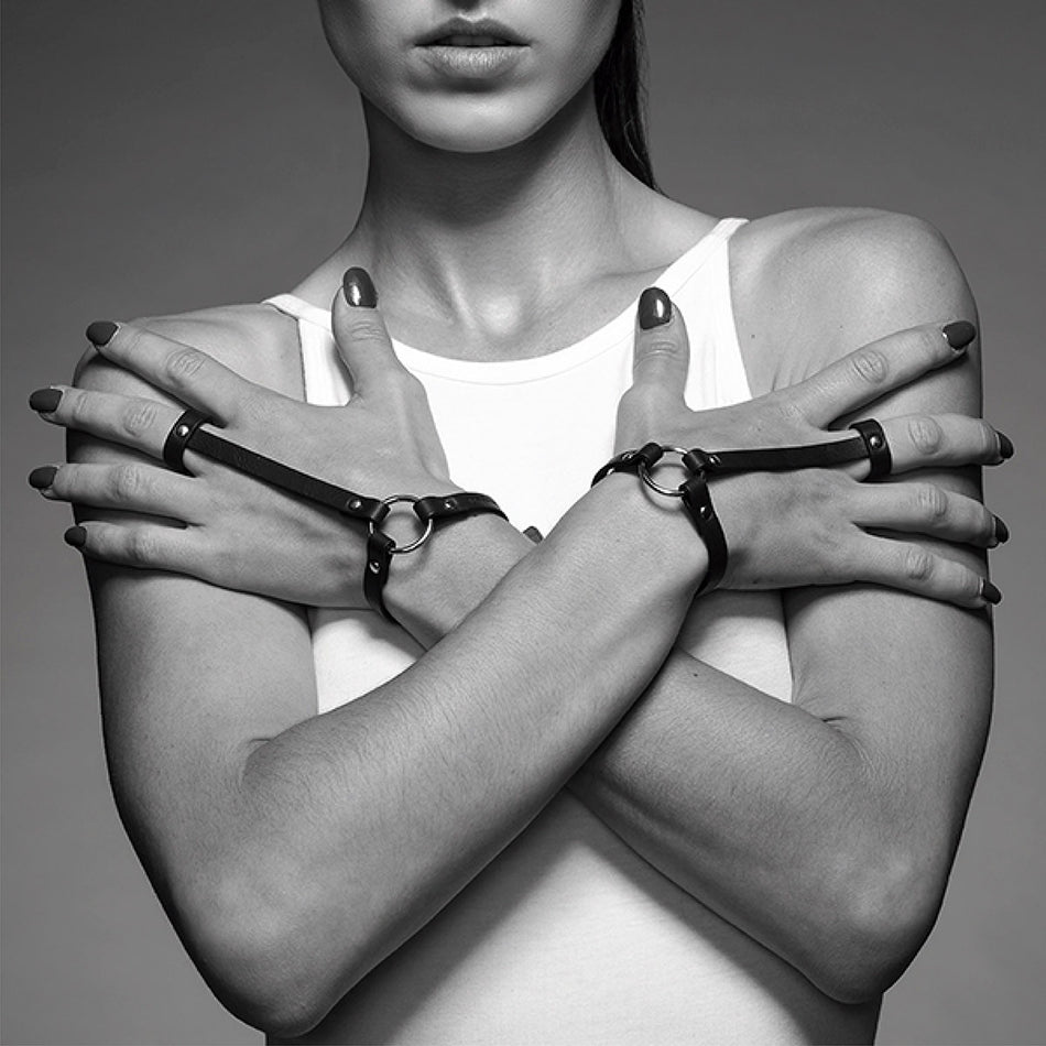 Bijoux Indiscrets Maze Hand Bracelet Harness - Zateo Joy