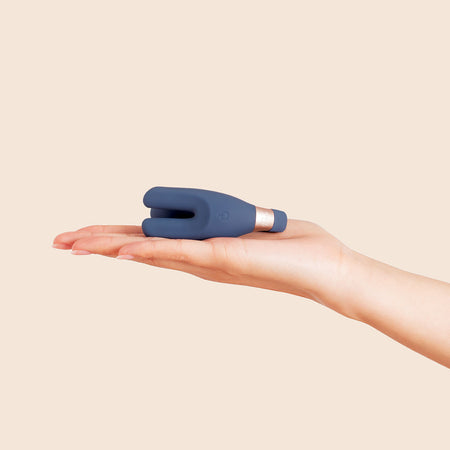 Deia The Wearable Remote-Controlled Stimulator Silicone Blue - Zateo Joy